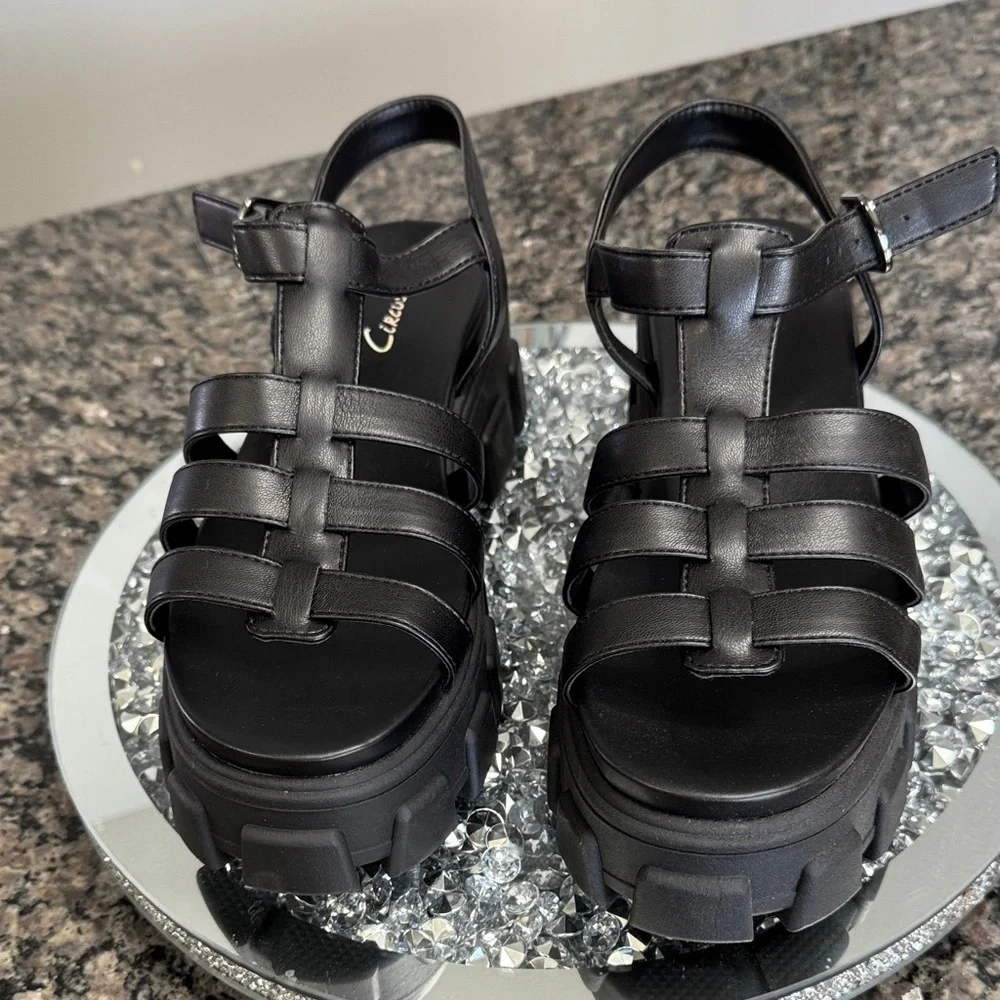 Circus NY Black Platform Sandals NEW 10